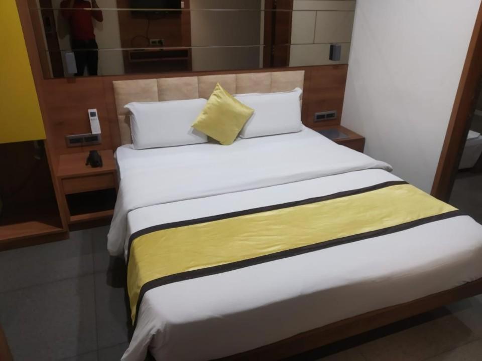 Hotel Avaante Ahmedabad Formerly Known As The Orchid Hotel Екстер'єр фото