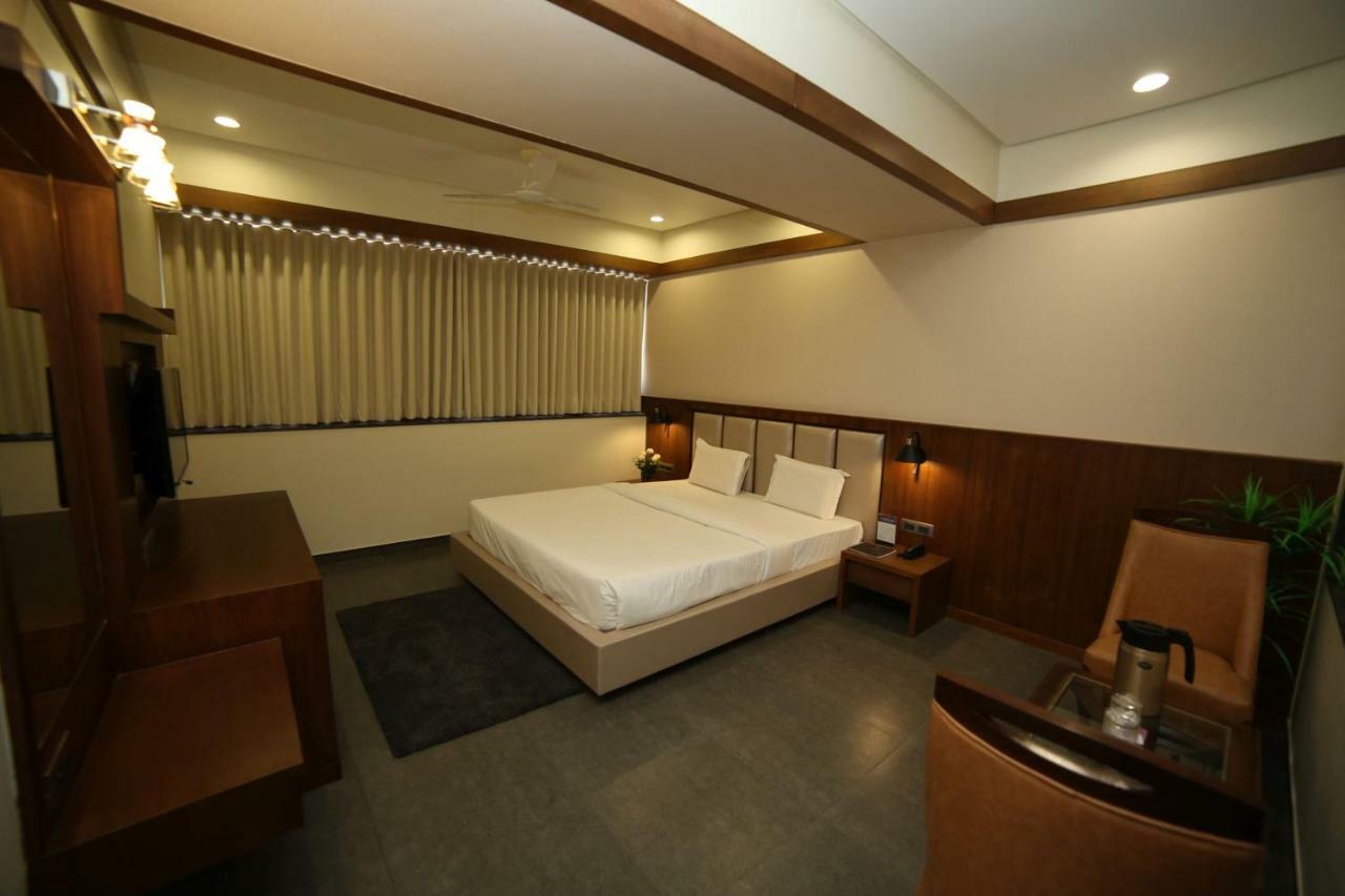 Hotel Avaante Ahmedabad Formerly Known As The Orchid Hotel Екстер'єр фото